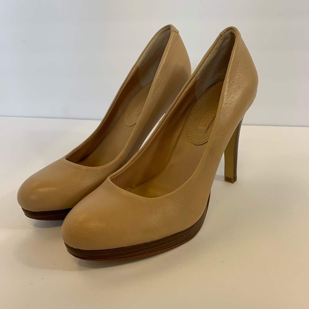 Banana Republic Pumps size 7